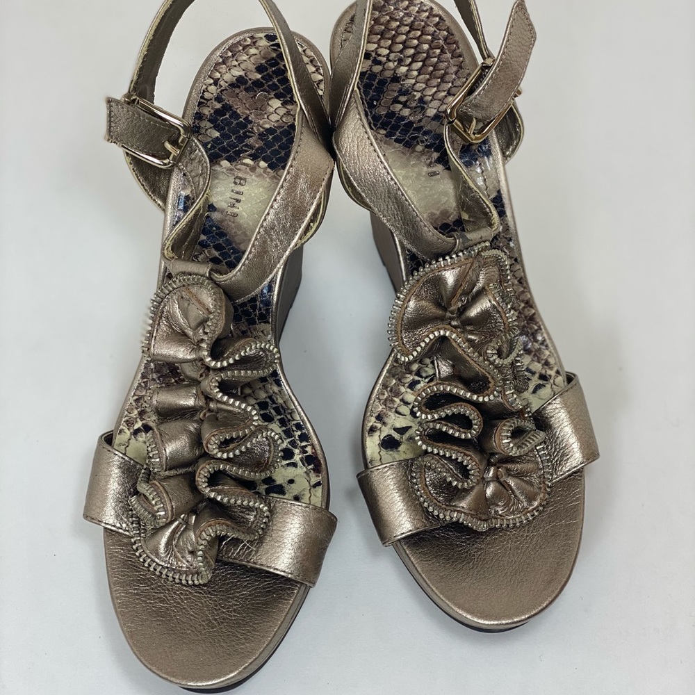 Gianni Bini Metallic Zipper Wedge Sandals Sz 8.5M